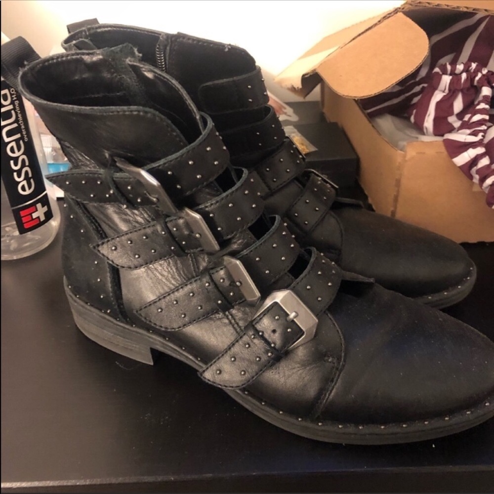 Combat boots